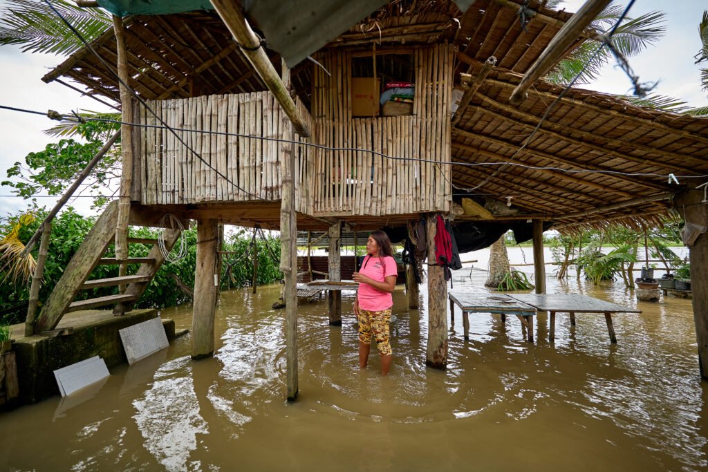 Greenpeace activists have called for accountability in flood control corruption projects. [photo credit: John Dimain | Greenpeace]