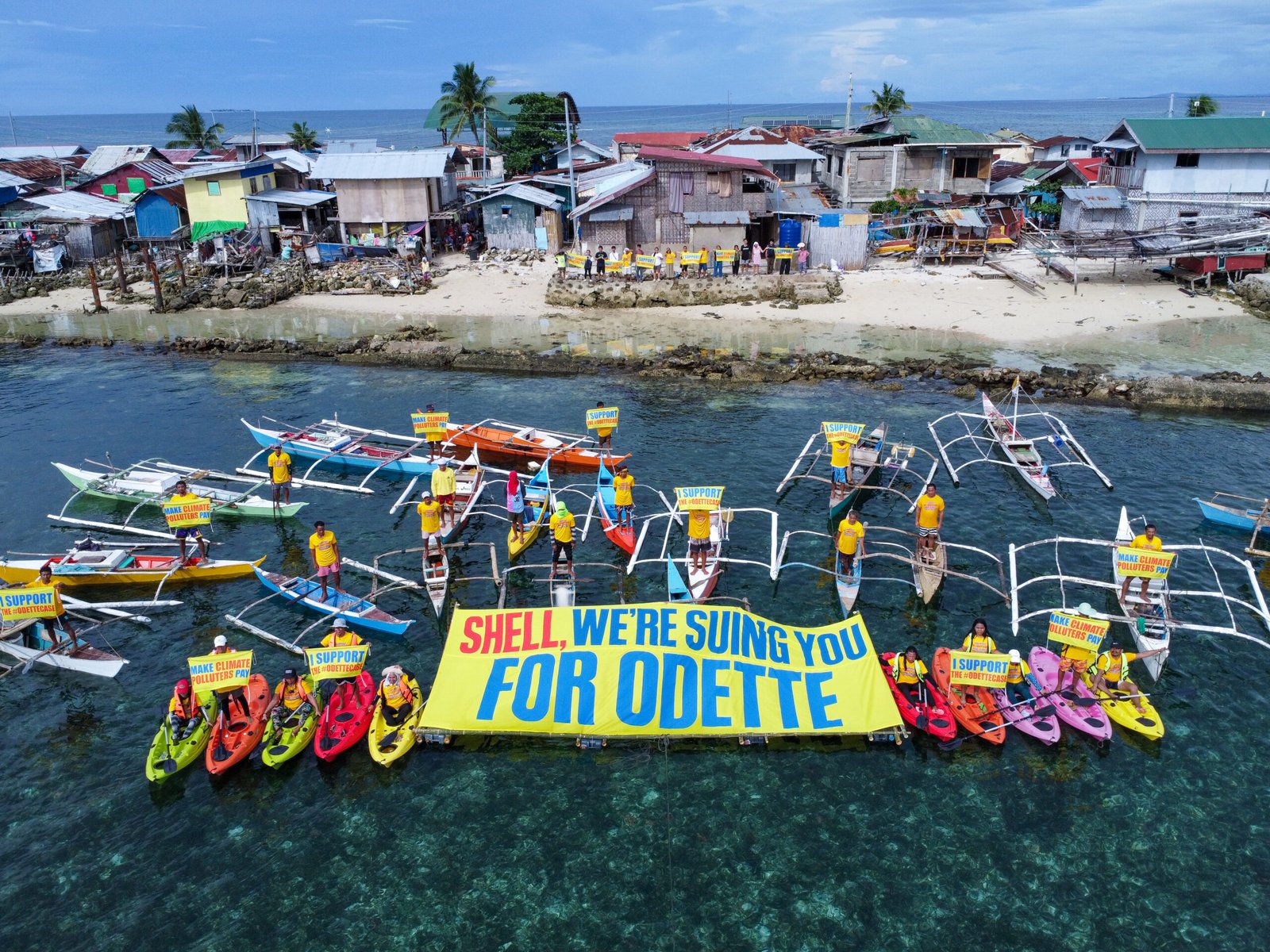 Climate activists demand accountability from major fossil fuel companies. [photo credit: Ivan Joeseff Guiwanon | Greenpeace]