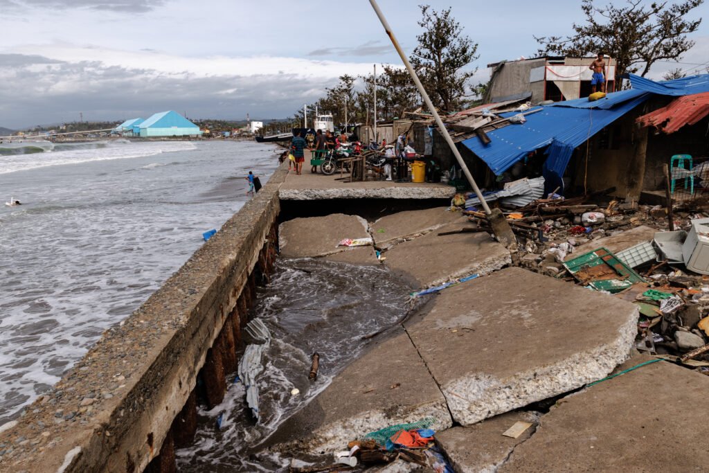 Greenpeace calls for accountability as Filipinos rebuild after Uwan’s devastation. [photo credit: Jilson Tiu | Greenpeace]